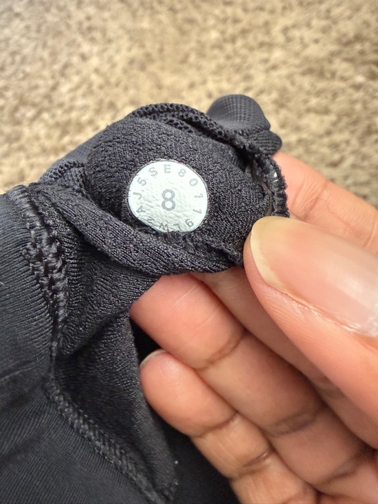 Lululemon Women’s Black Energy Bra Size 8 - Picture 7 of 7